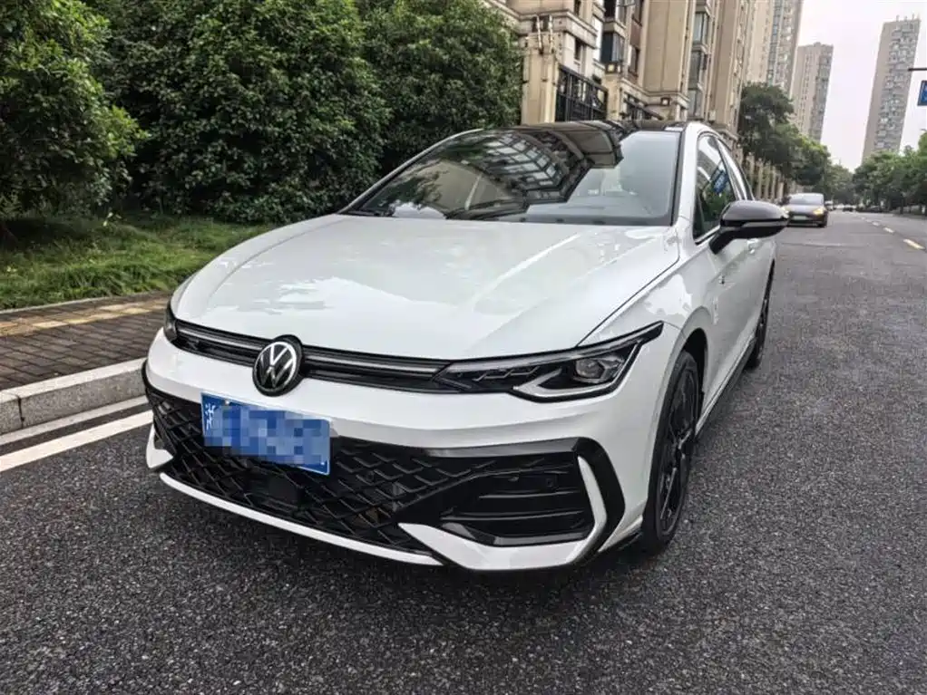 Volkswagen Golf 2025 300TSI R-Line
