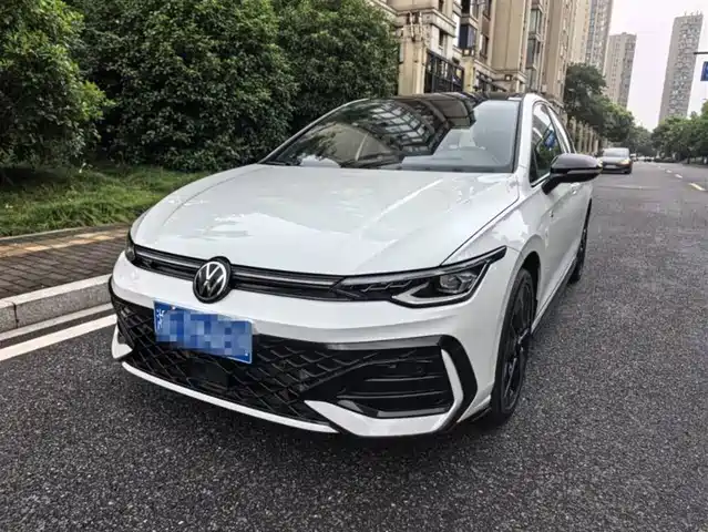 Volkswagen Golf 2025 300TSI R-Line