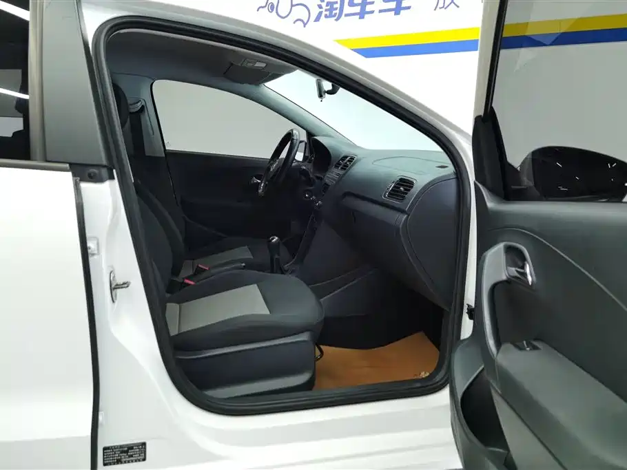 Volkswagen Polo 2016 1.4L Manual Trend фото 8