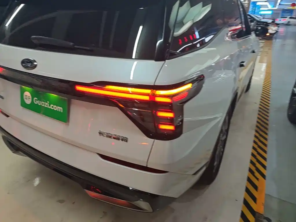 Фото 8 - Ford Edge
