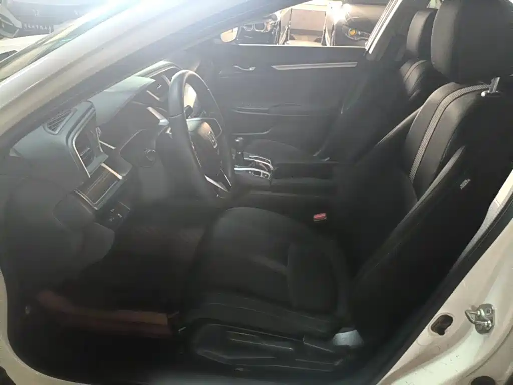 Фото 15 - Honda Civic