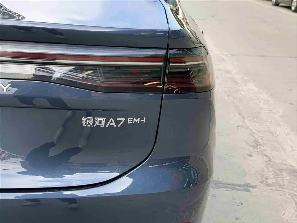 Geely Galaxy Galaxy A7 2025 EM-i фото 16