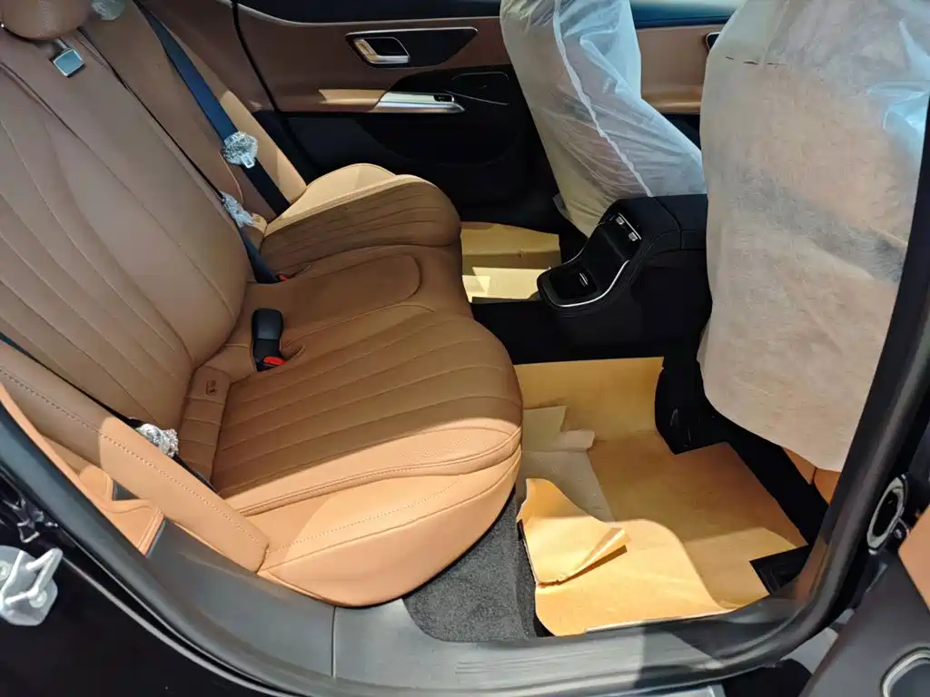 صورة 6 - Mercedes-Benz E-Class