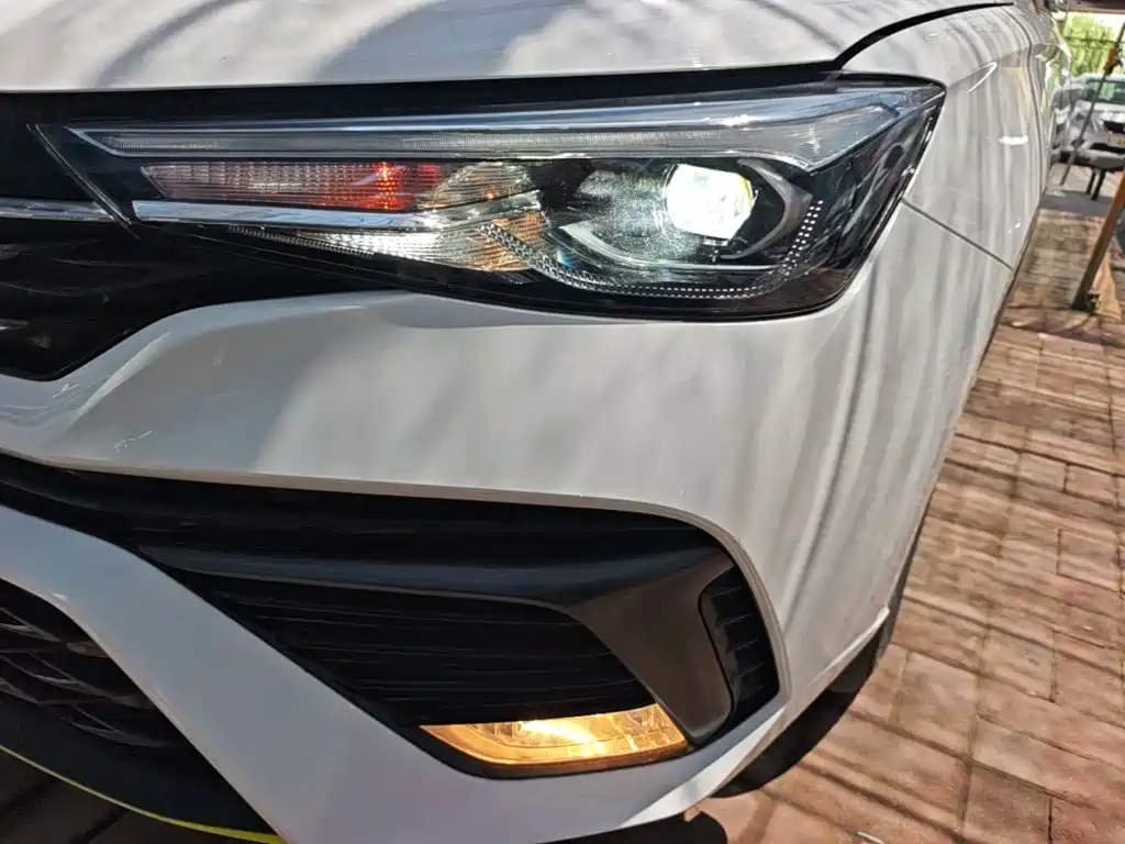 Фото 24 - Roewe i5