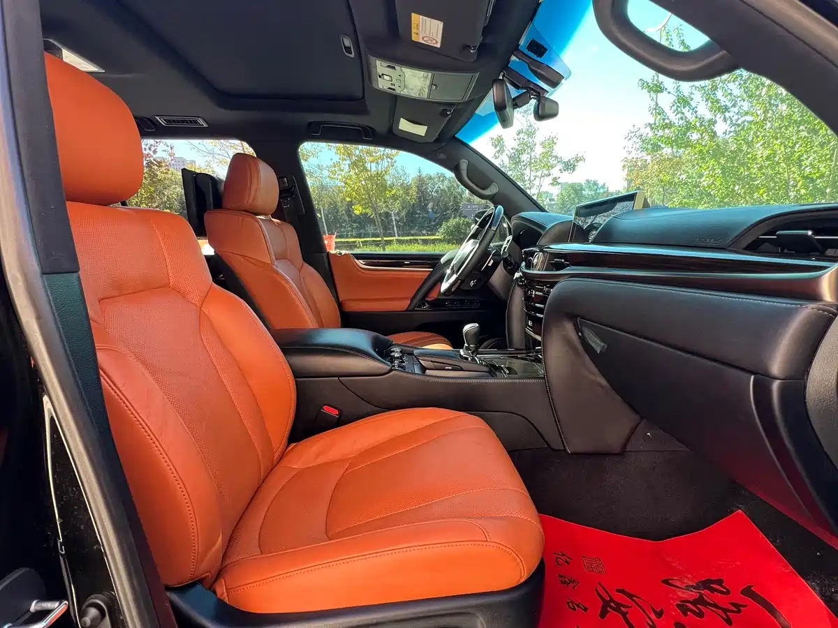 Фото 21 - Lexus LX