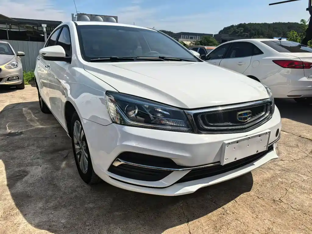 Фото 2 - Geely Emgrand