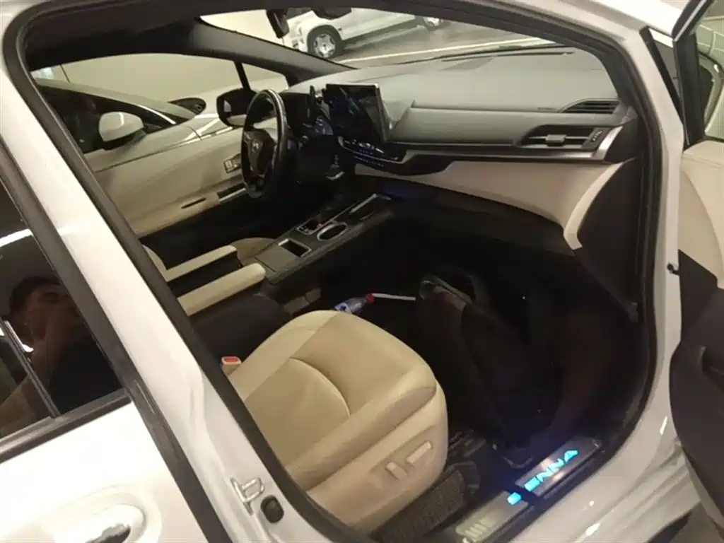 Toyota Sienna 2021 2.5L Hybrid Ultimate Edition фото 11