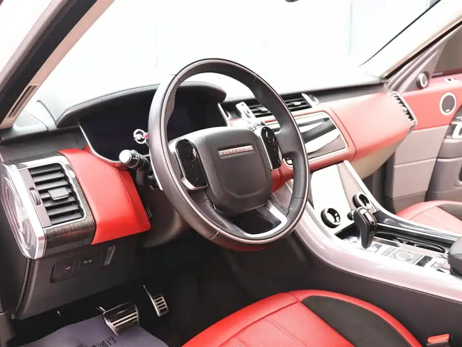 Land Rover Range Rover Sport 2021 3.0 L6 Gloss Black Edition фото 13