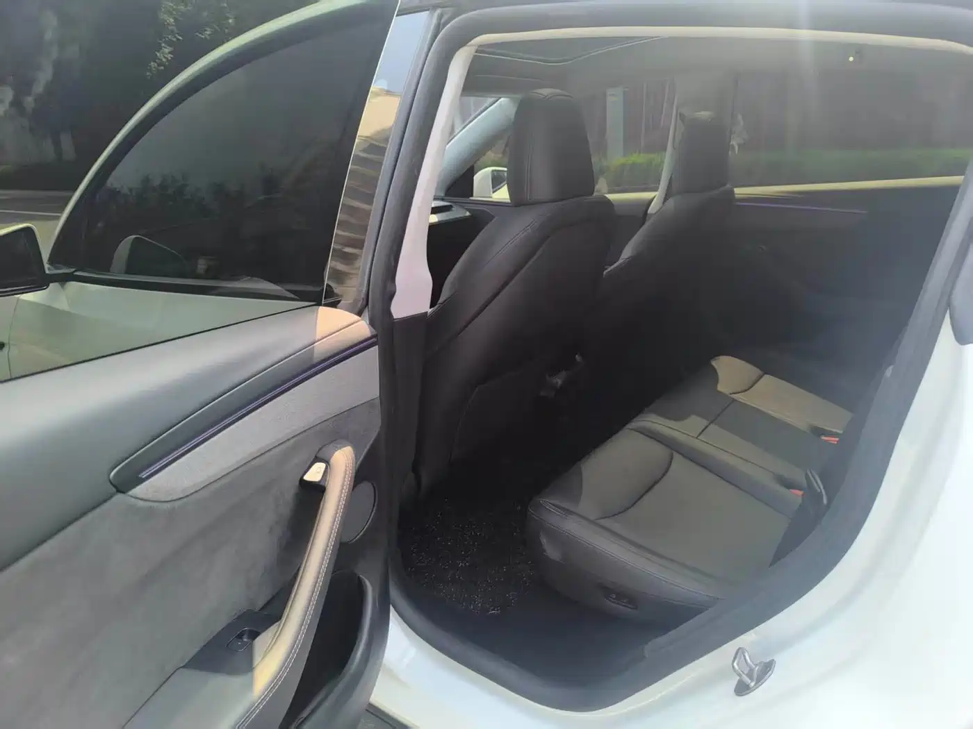 Photo 5 - Tesla Model Y