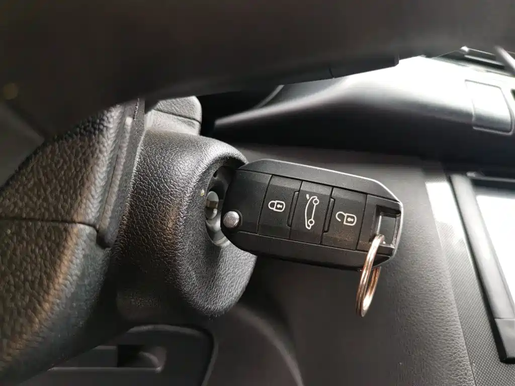Peugeot 3008 2016 2.0L Automatic Classic Edition фото 17