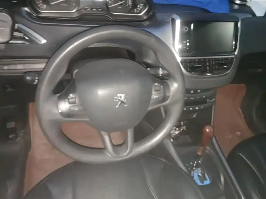 Peugeot 2008 2014 1.6L Automatic Fashion Edition фото 15