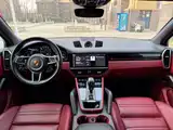 Photo 6 - Porsche Cayenne New Energy