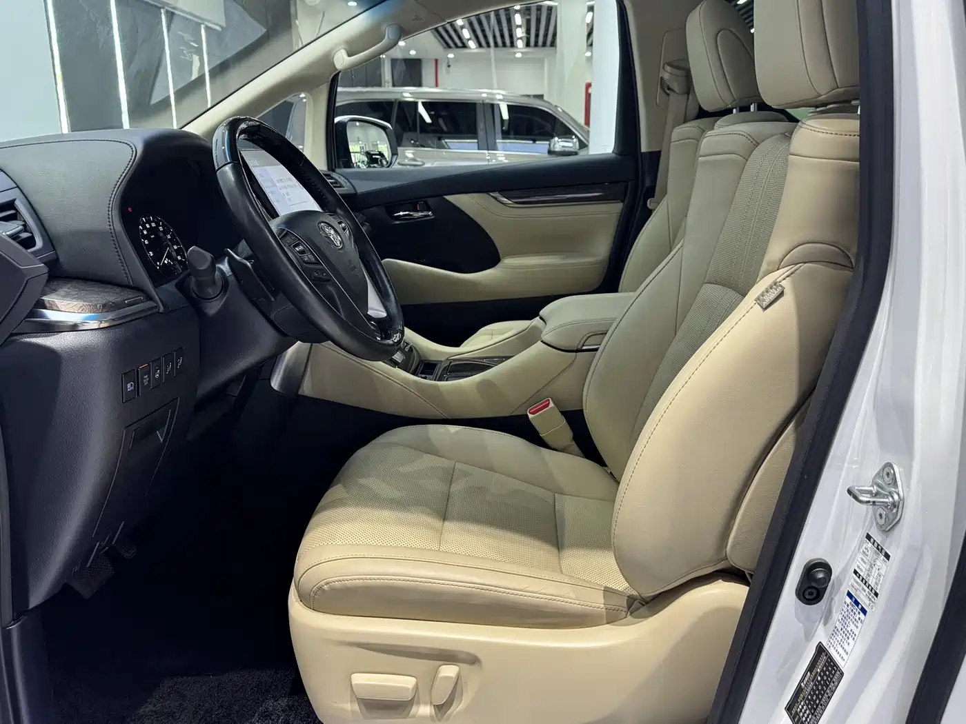 Toyota Vellfire 2023 2021 Crown Hybrid 2.5L HV Premium Edition