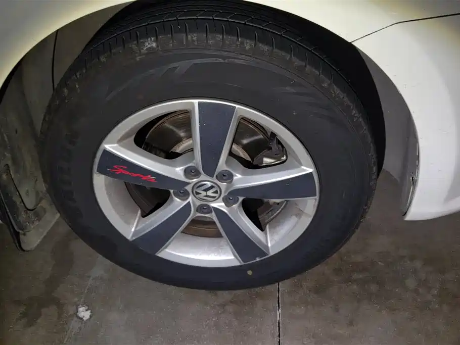Volkswagen Lavida 2015 1.6L Automatic Trend Edition фото 6