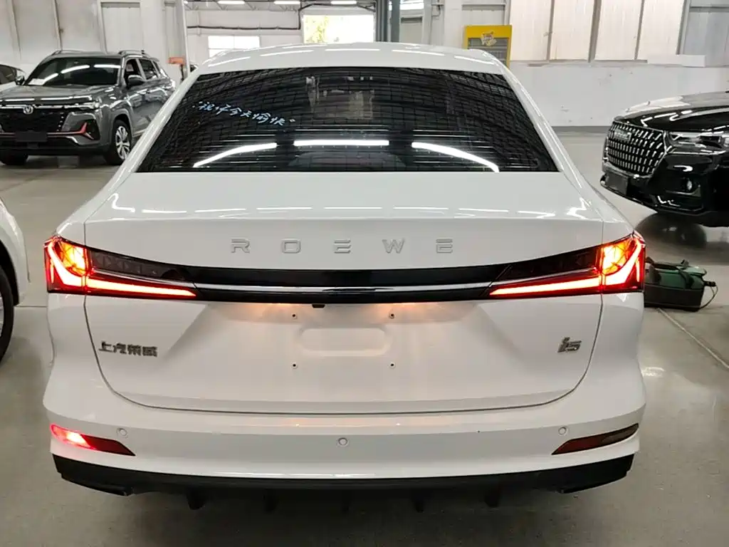Фото 6 - Roewe i5