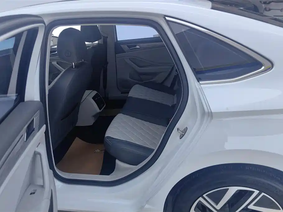 Volkswagen Sagitar 2023 300TSI DSG Surpassing Edition фото 11