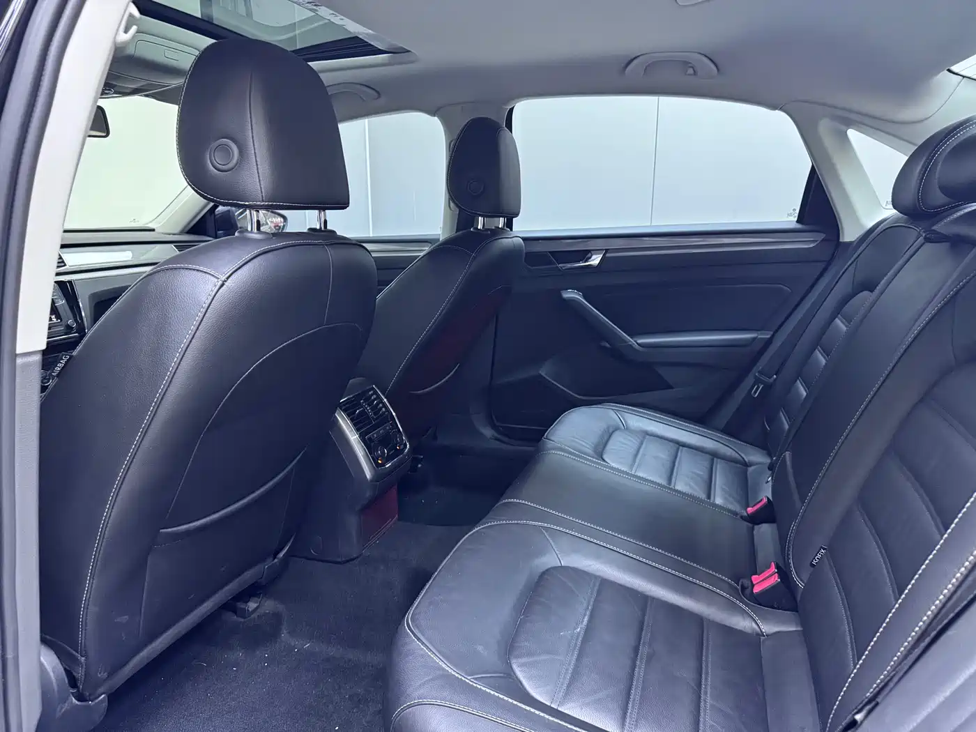 Volkswagen Passat 2017 330TSI DSG Prestige фото 11