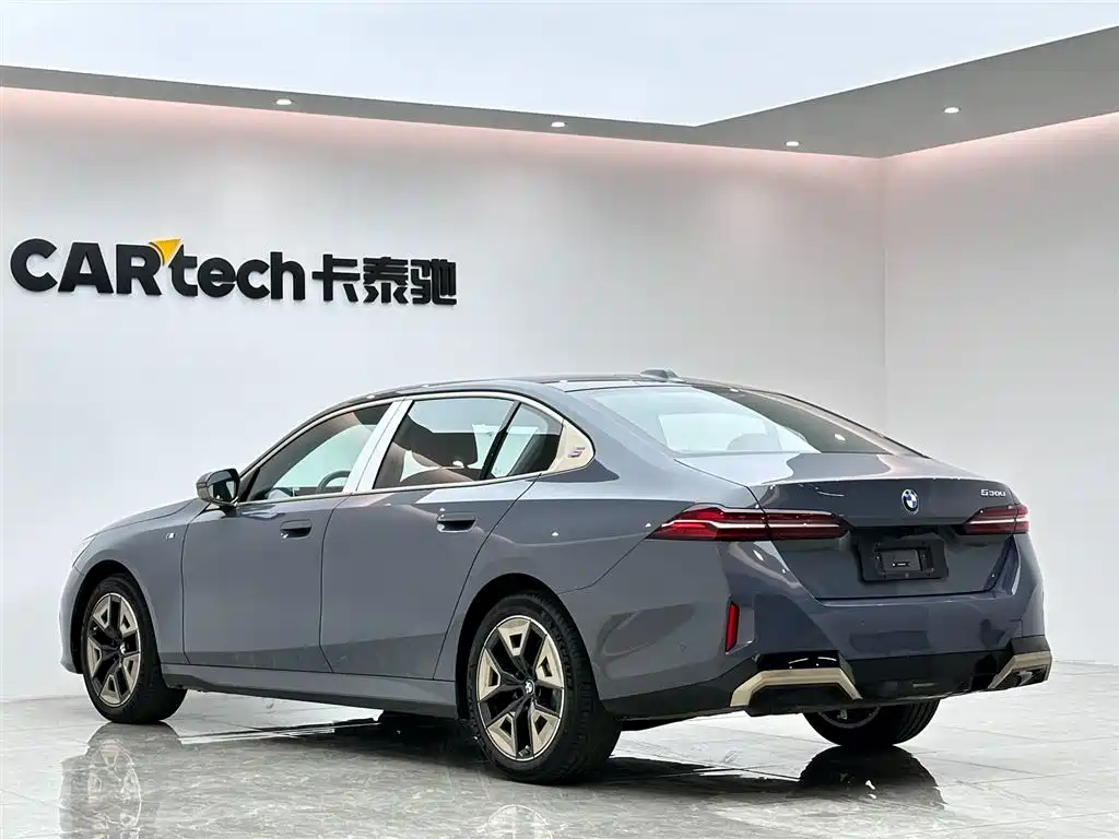 BMW 5 Series 2024 525Li M Sport Package фото 3