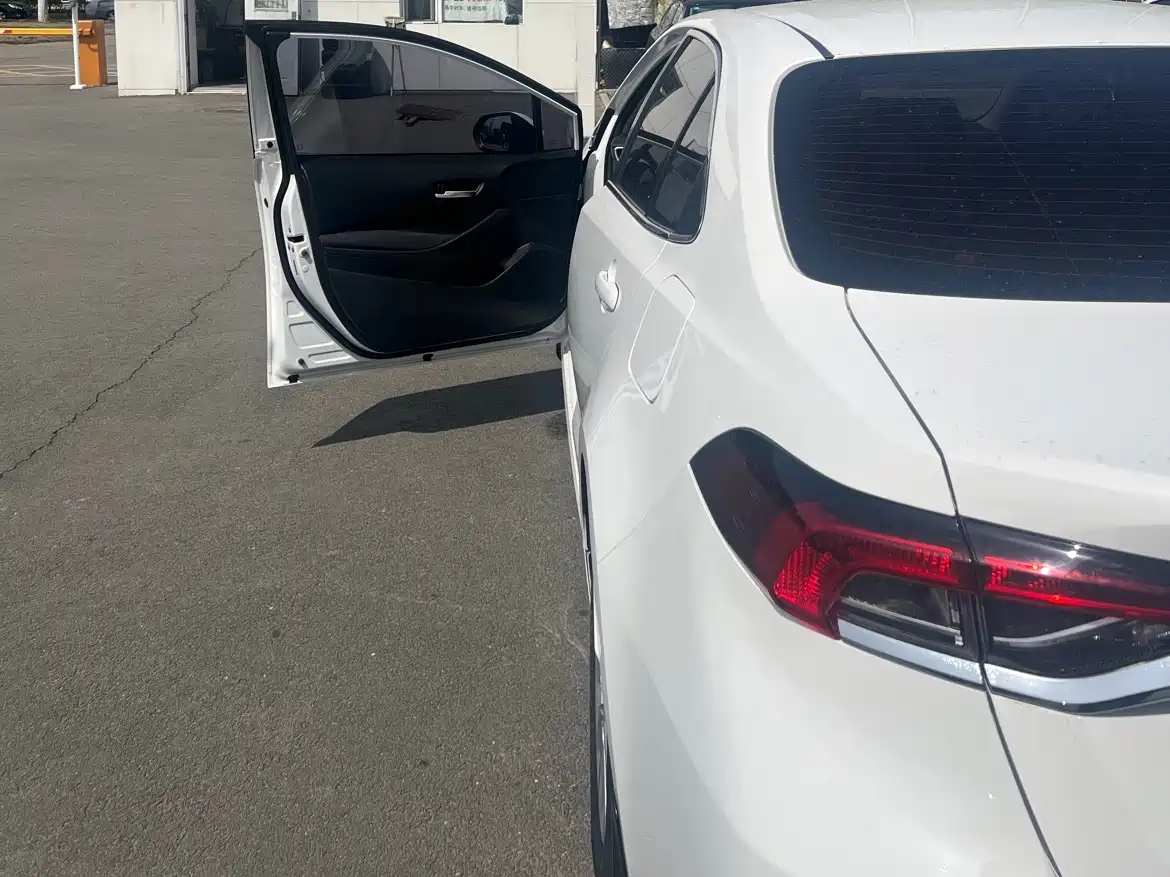 Toyota Corolla 2021 TNGA 1.5L CVT Elite Edition фото 8