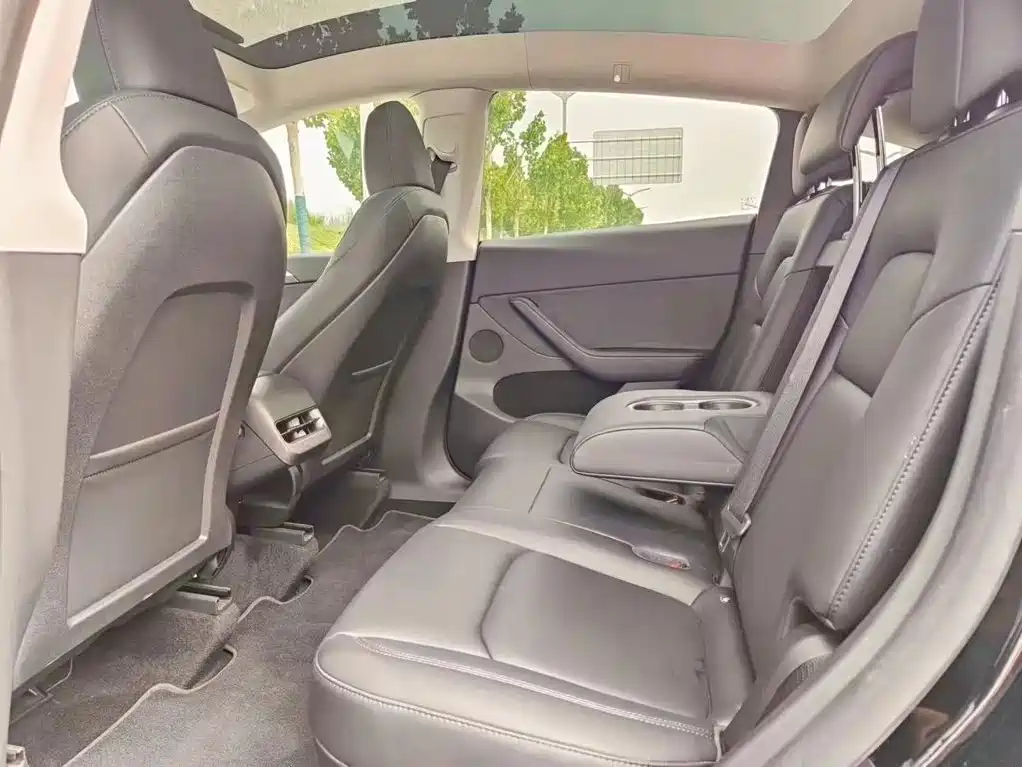Photo 6 - Tesla Model Y