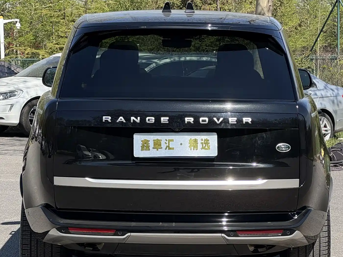 Land Rover Range Rover 2024 3.0 L6 400PS Genesis Extended фото 11