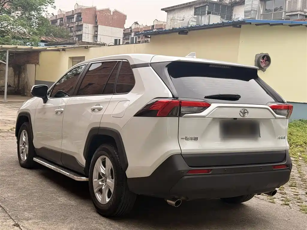 Toyota RAV4 Rongfang 2023 2.0L CVT 2WD Urban Edition фото 9