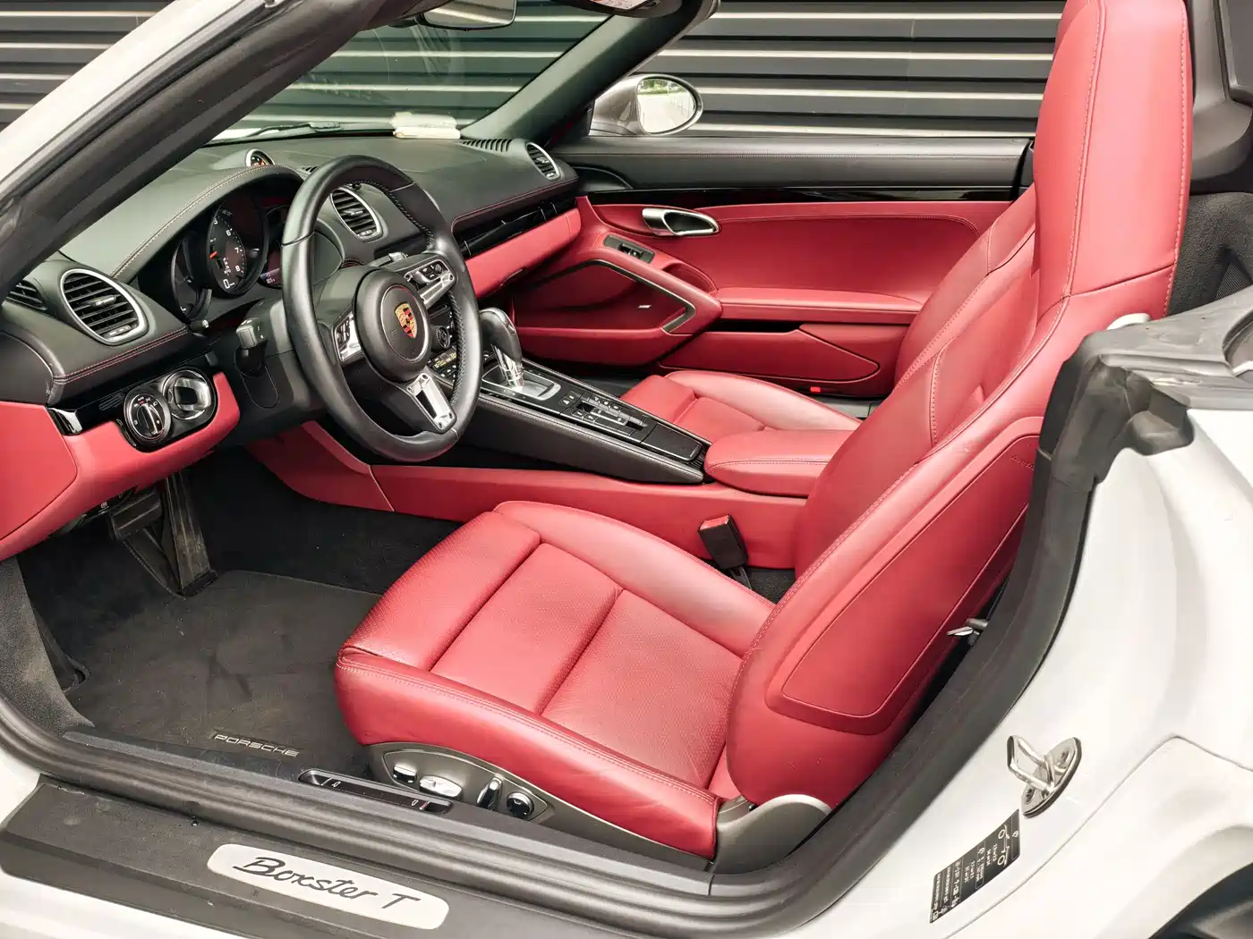 Porsche 718 2022 Boxster T 2.0T фото 6