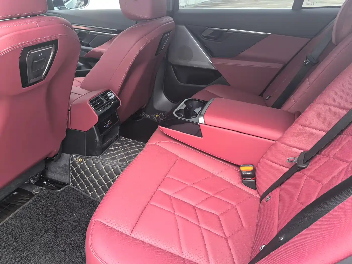 BMW 5 Series 2026 525Li M Sport Package фото 9