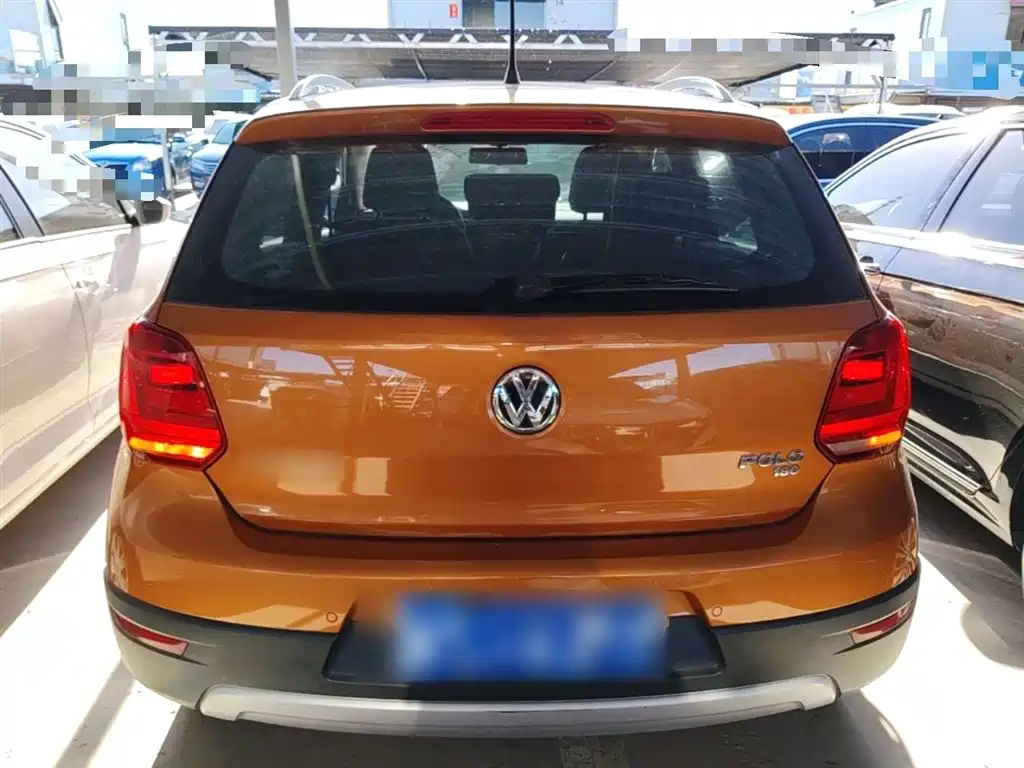 Volkswagen Polo 2016 1.6L Cross Polo Automatic фото 6