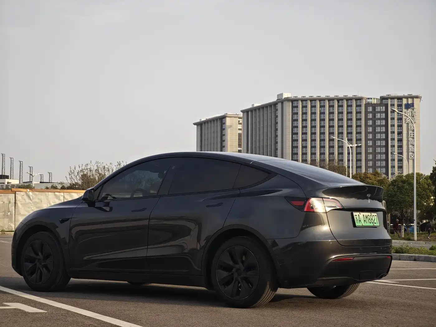 TESLA MODEL Y