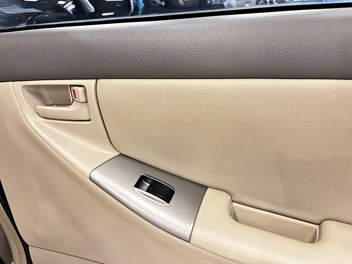 Toyota Corolla 2011 1.6L Automatic Luxury Edition фото 25