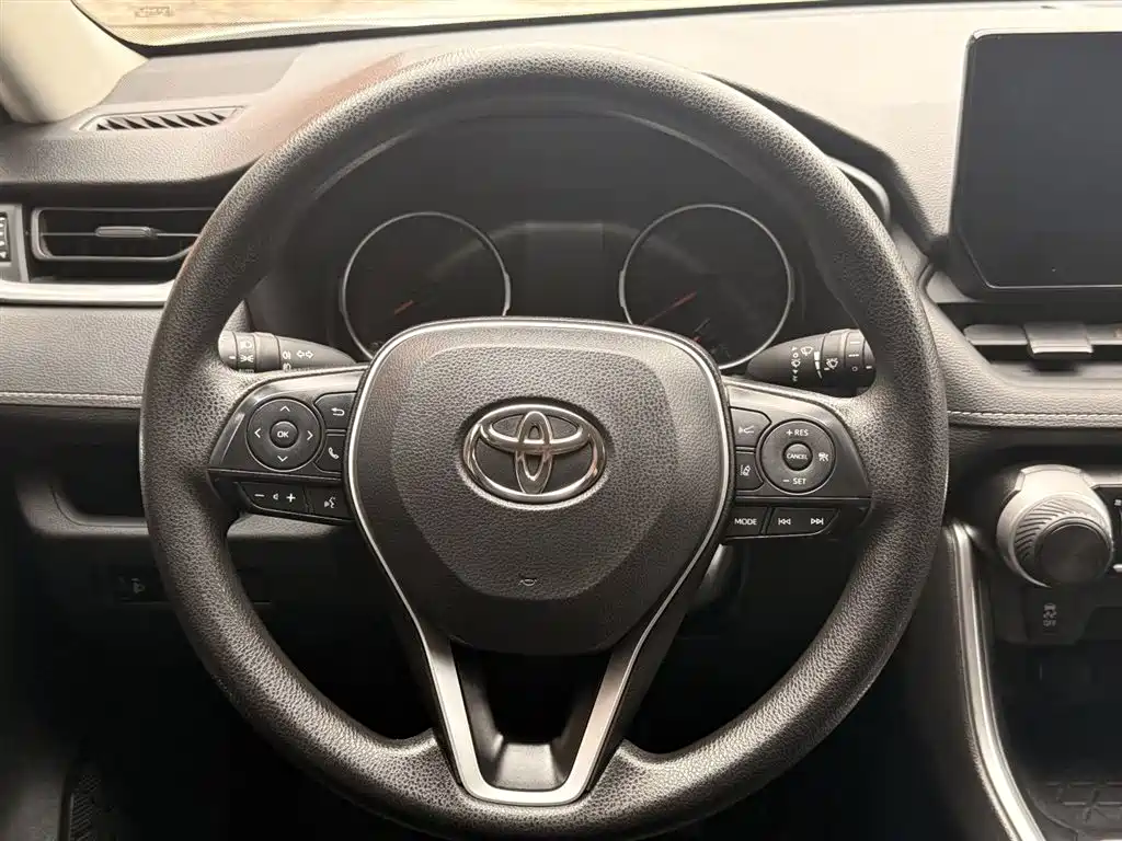 Toyota RAV4 Rongfang 2023 2.0L CVT 2WD Urban Edition фото 3