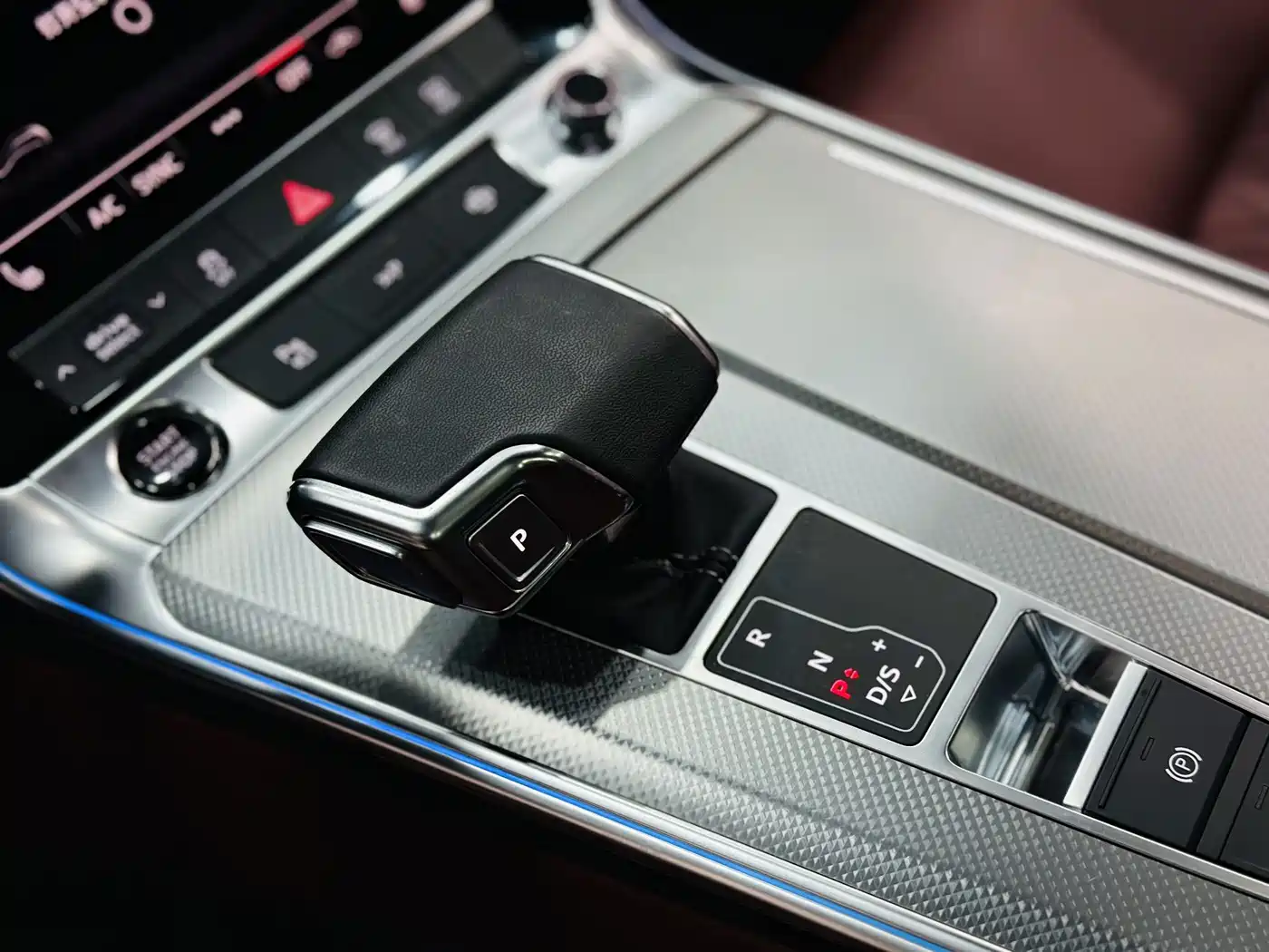 Audi A7L 2024 45 TFSI quattro S-line Black Warrior Edition фото 17