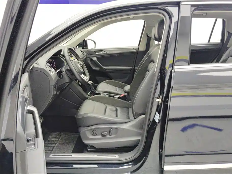 Volkswagen Tiguan L 2021 330TSI Automatic 2WD R-Line Premium фото 9