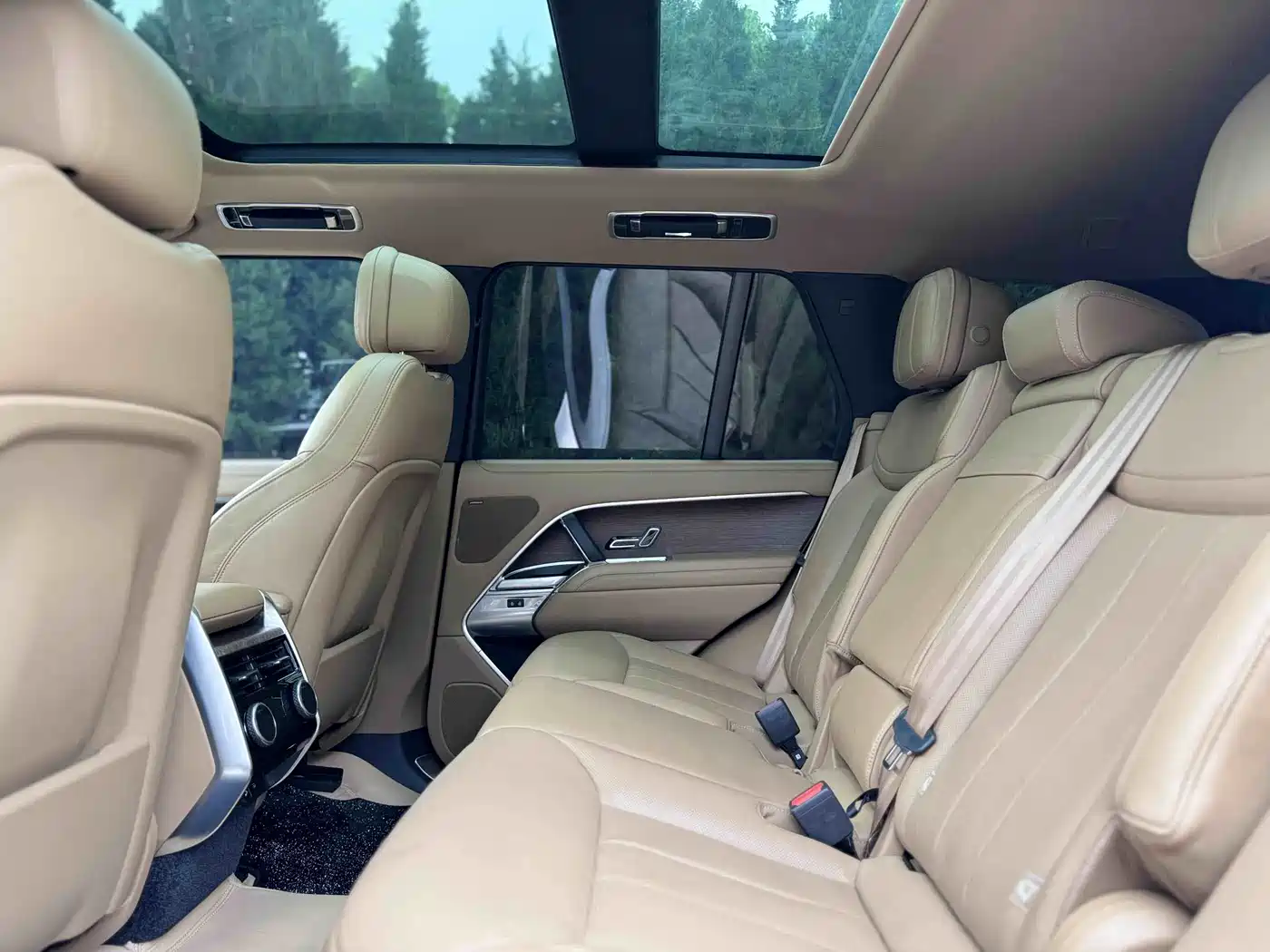 Land Rover Range Rover 2023 3.0 L6 360PS Golden Age Edition фото 11