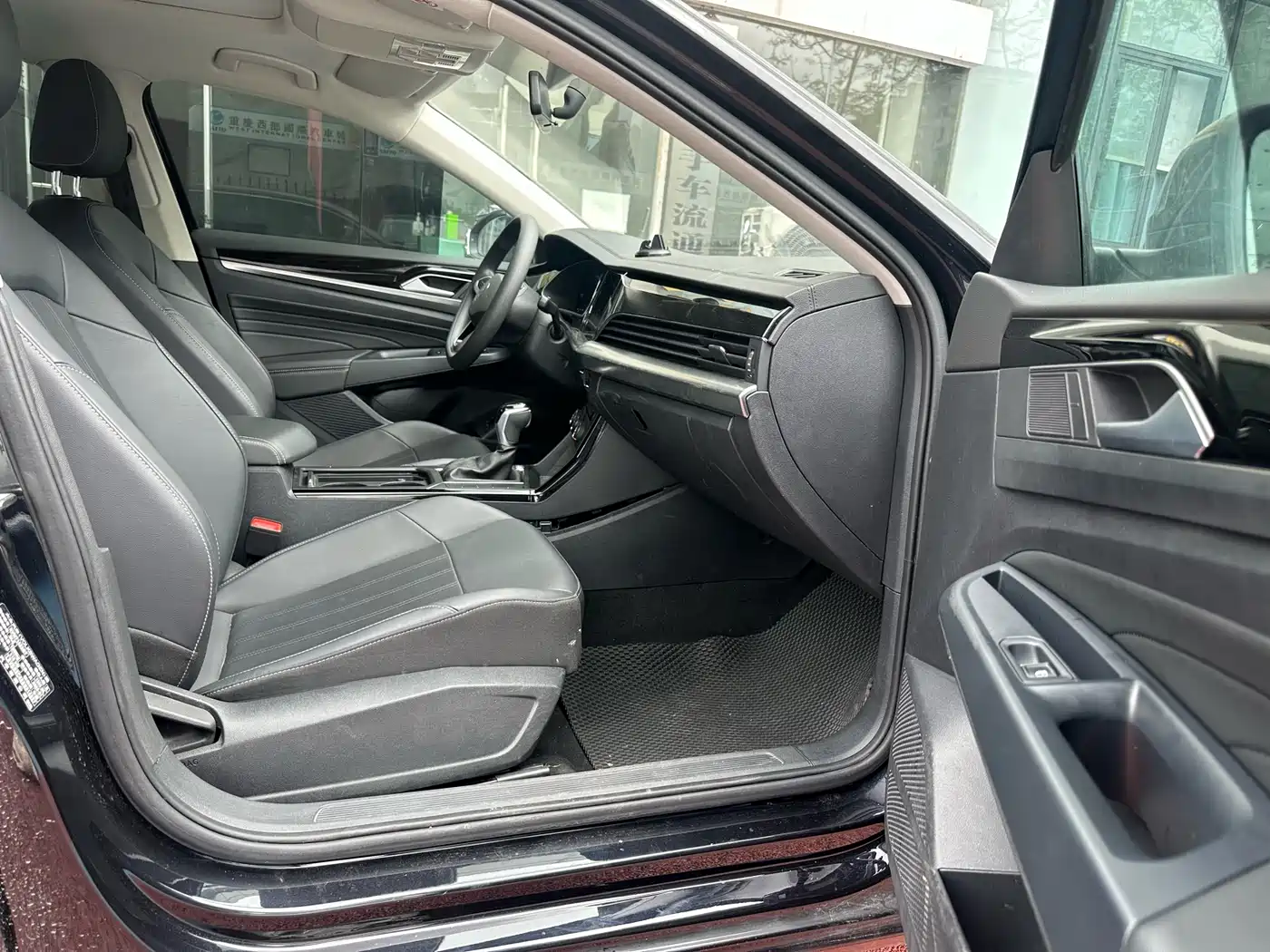 Volkswagen Passat 2025 Outstanding 280TSI Business Edition фото 13