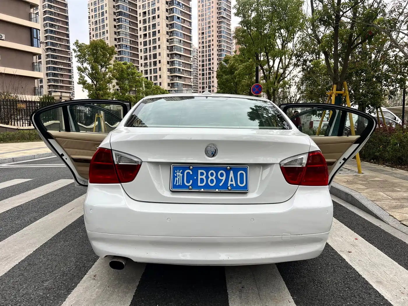 BMW 3 Series 2007 320i Luxury фото 14