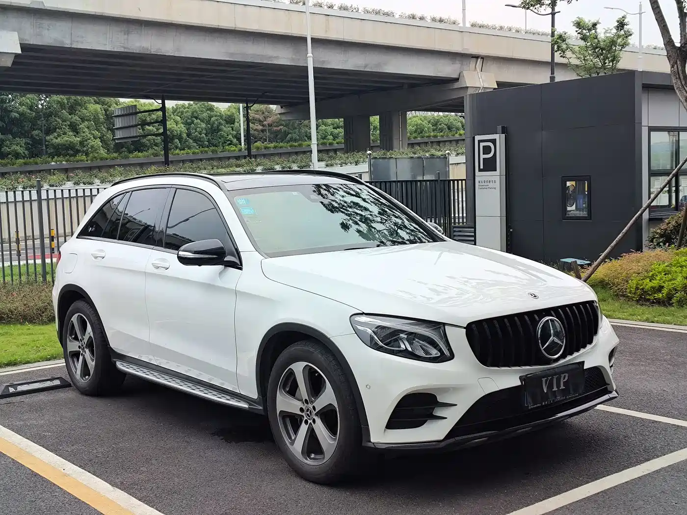 Mercedes-Benz GLC 2017 GLC 260 4MATIC Luxury фото 3