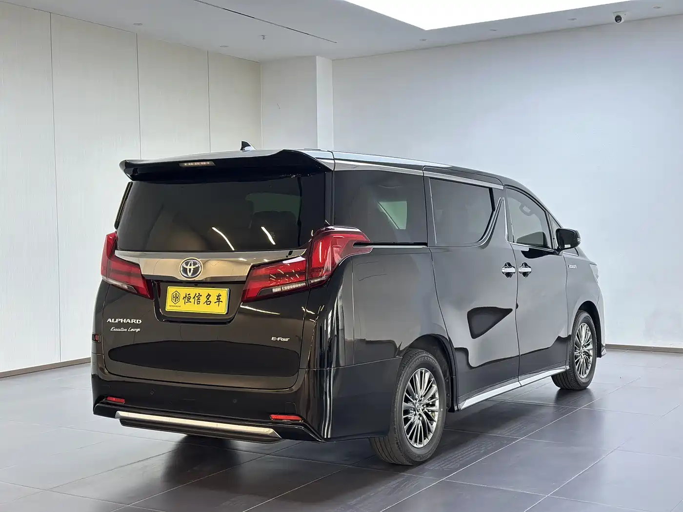 Toyota Alphard 2021 Hybrid 2.5L Ultimate фото 6