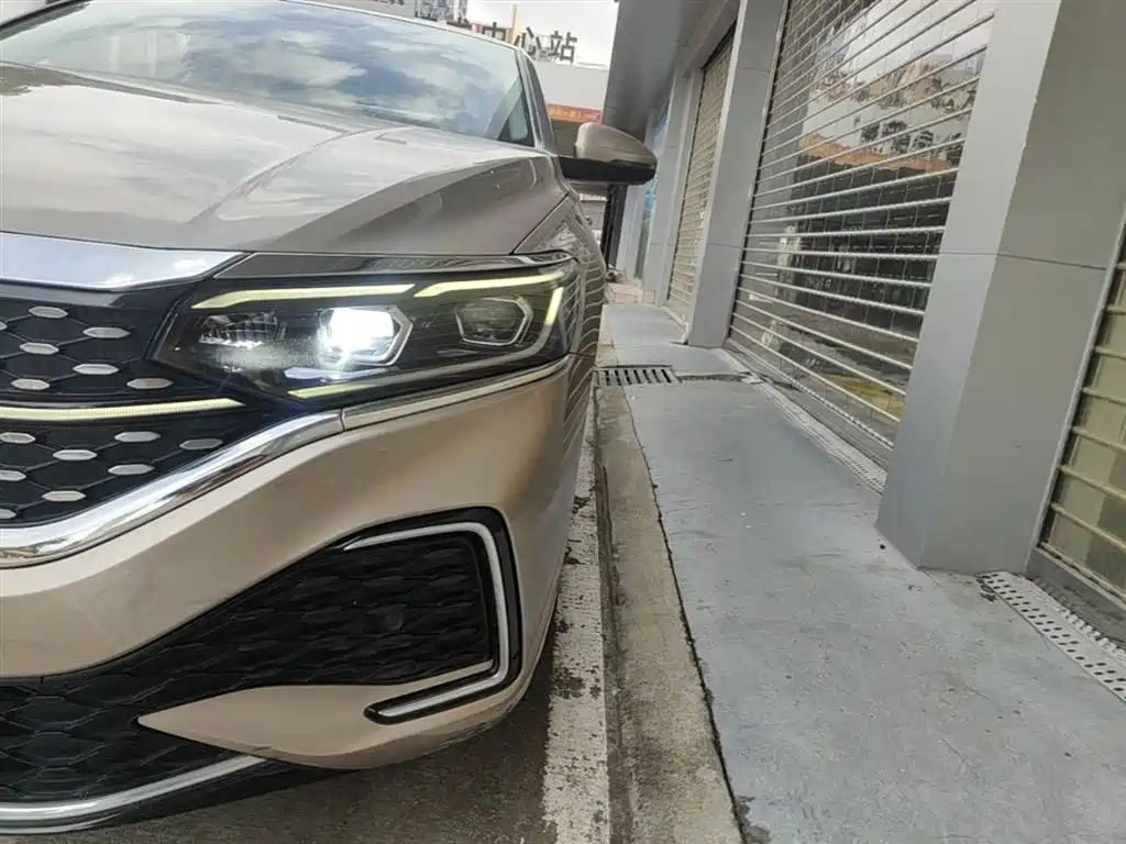 Volkswagen Passat 2022 330TSI Starlight Luxury Edition фото 24