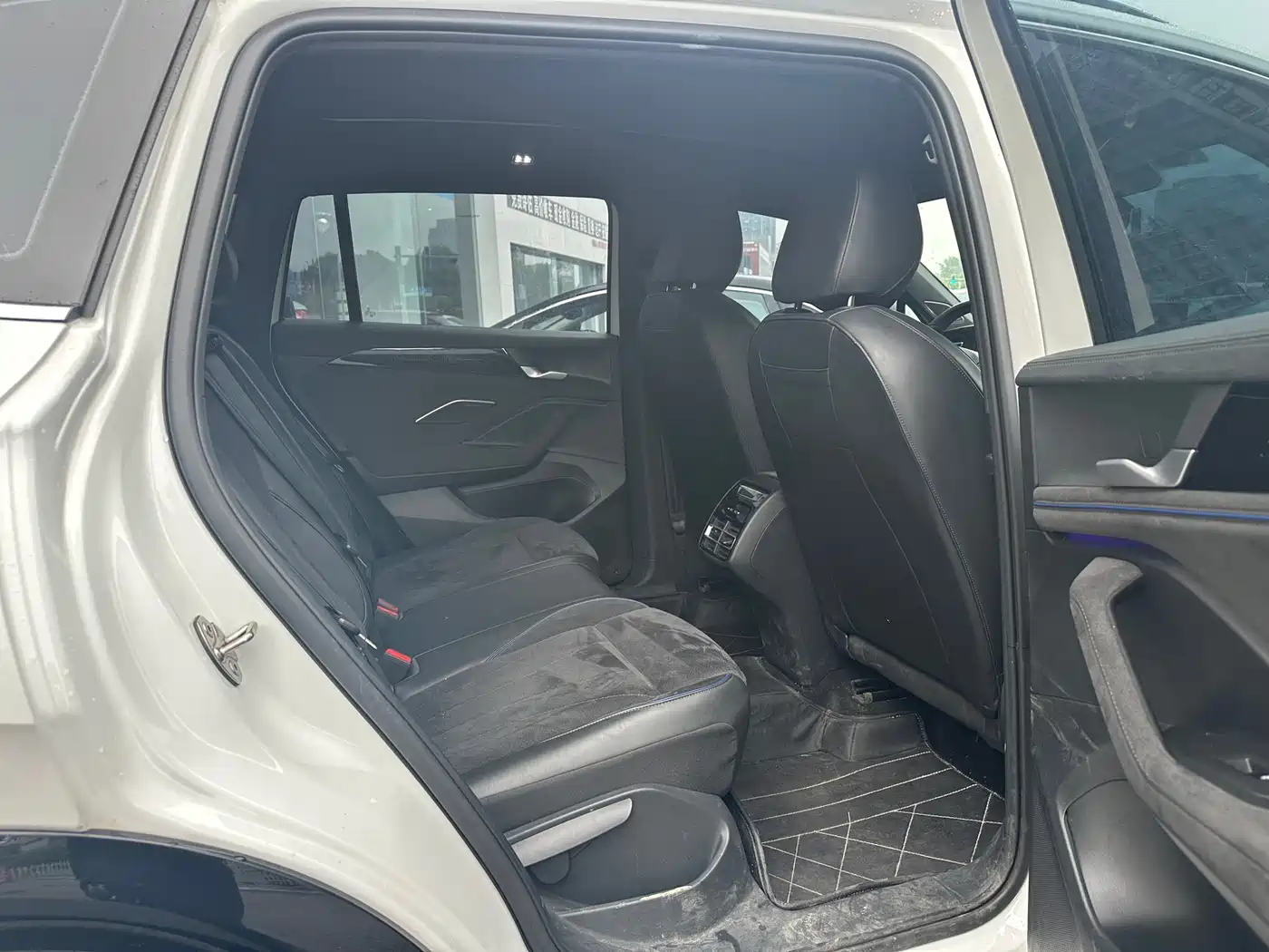 Volkswagen Tiguan L 2024 PRO 380TSI 4WD R-Line Premium Edition фото 7
