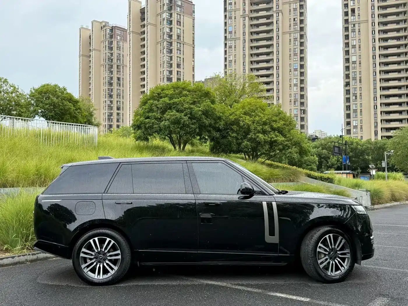 Photo 8 - Land Rover Range Rover