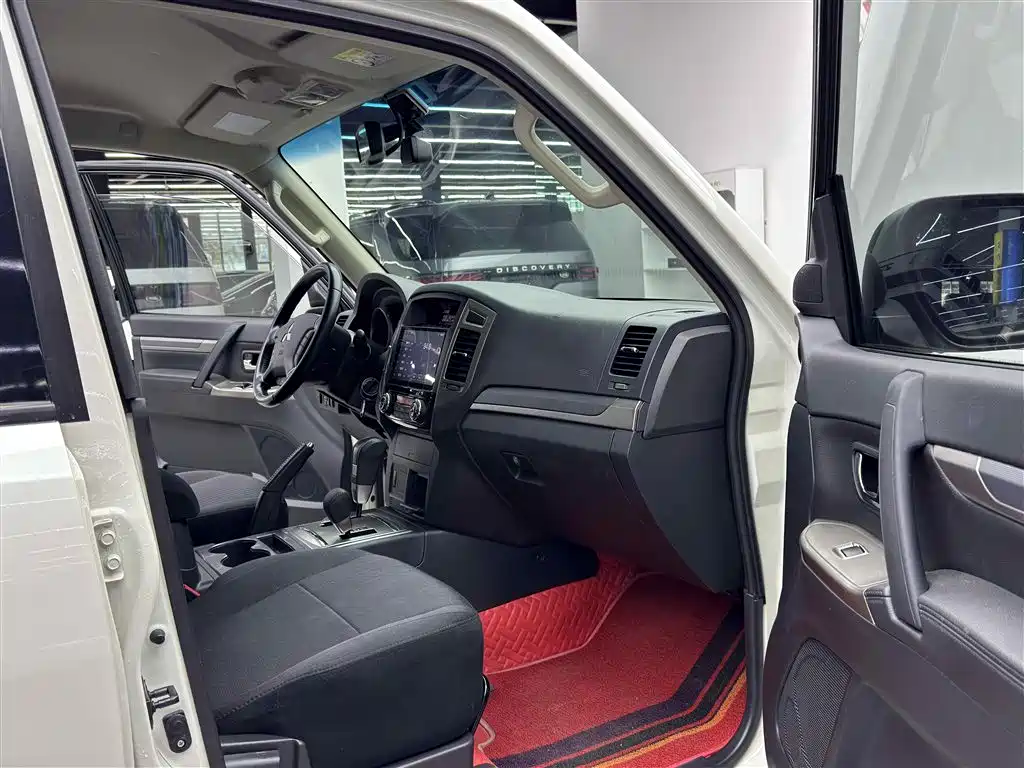 Mitsubishi Pajero (Import) 2020 3.0L Automatic Standard Edition фото 8