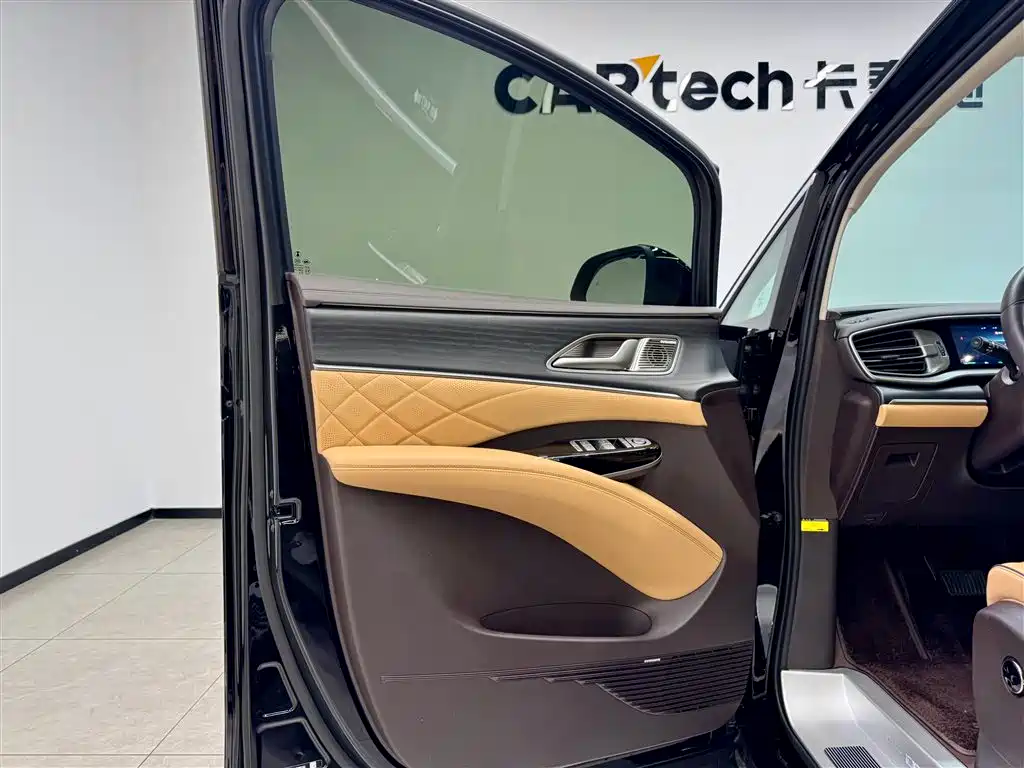 Denza D9 2024 DM-i 980 AWD Prestige фото 16