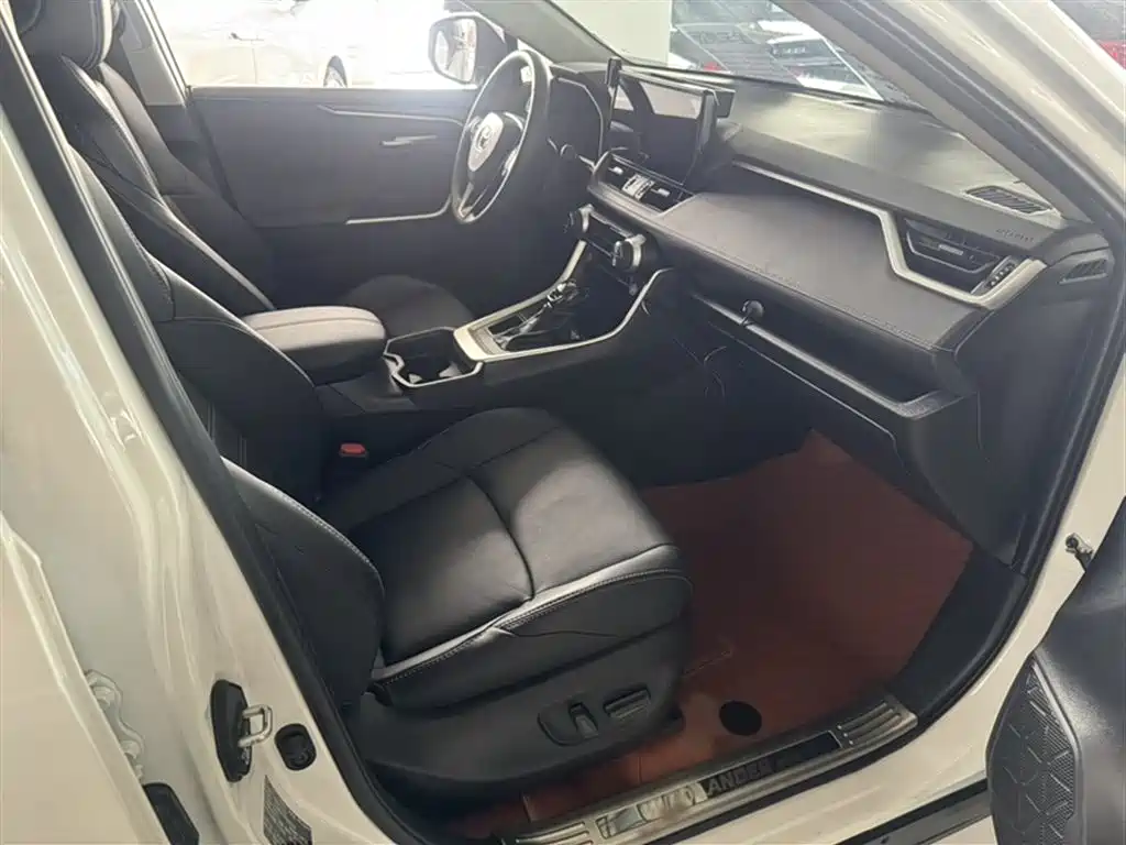 Toyota Wildlander 2023 2.0L CVT FWD Luxury PLUS фото 21
