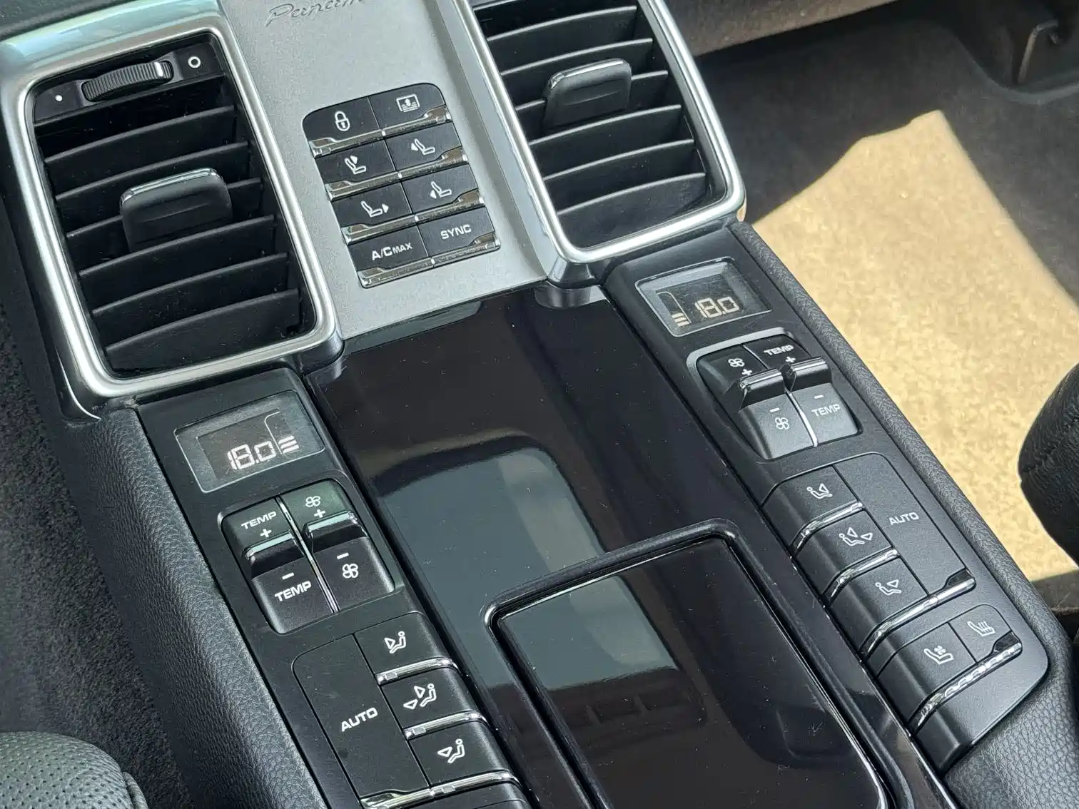 Фото 20 - Porsche Panamera