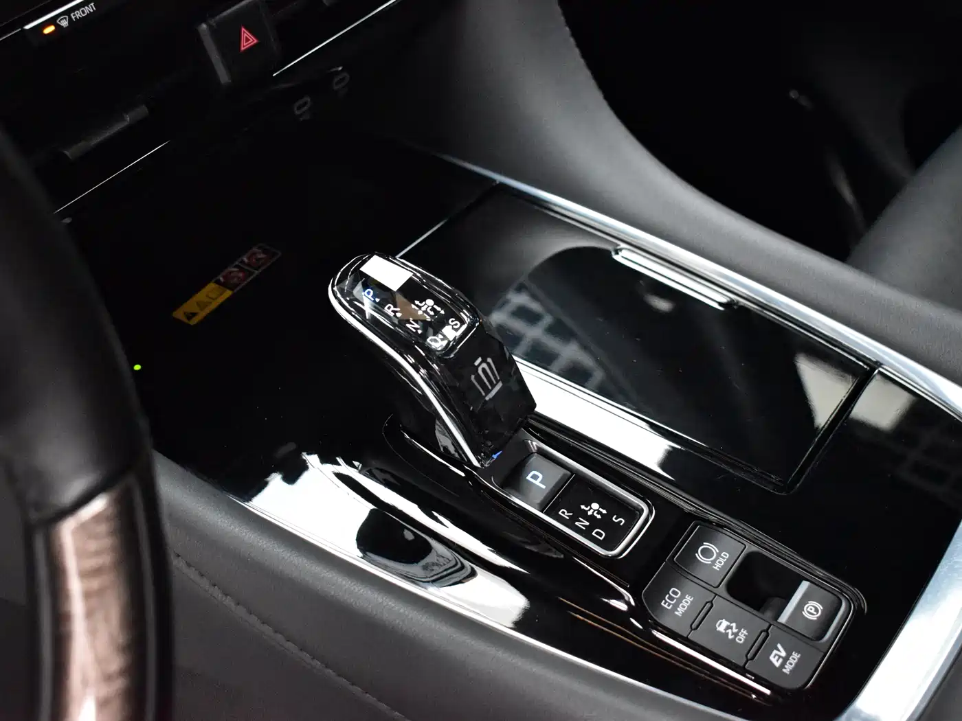 Toyota Vellfire 2024 Crown Hybrid 2.5L Executive Premium Edition фото 11
