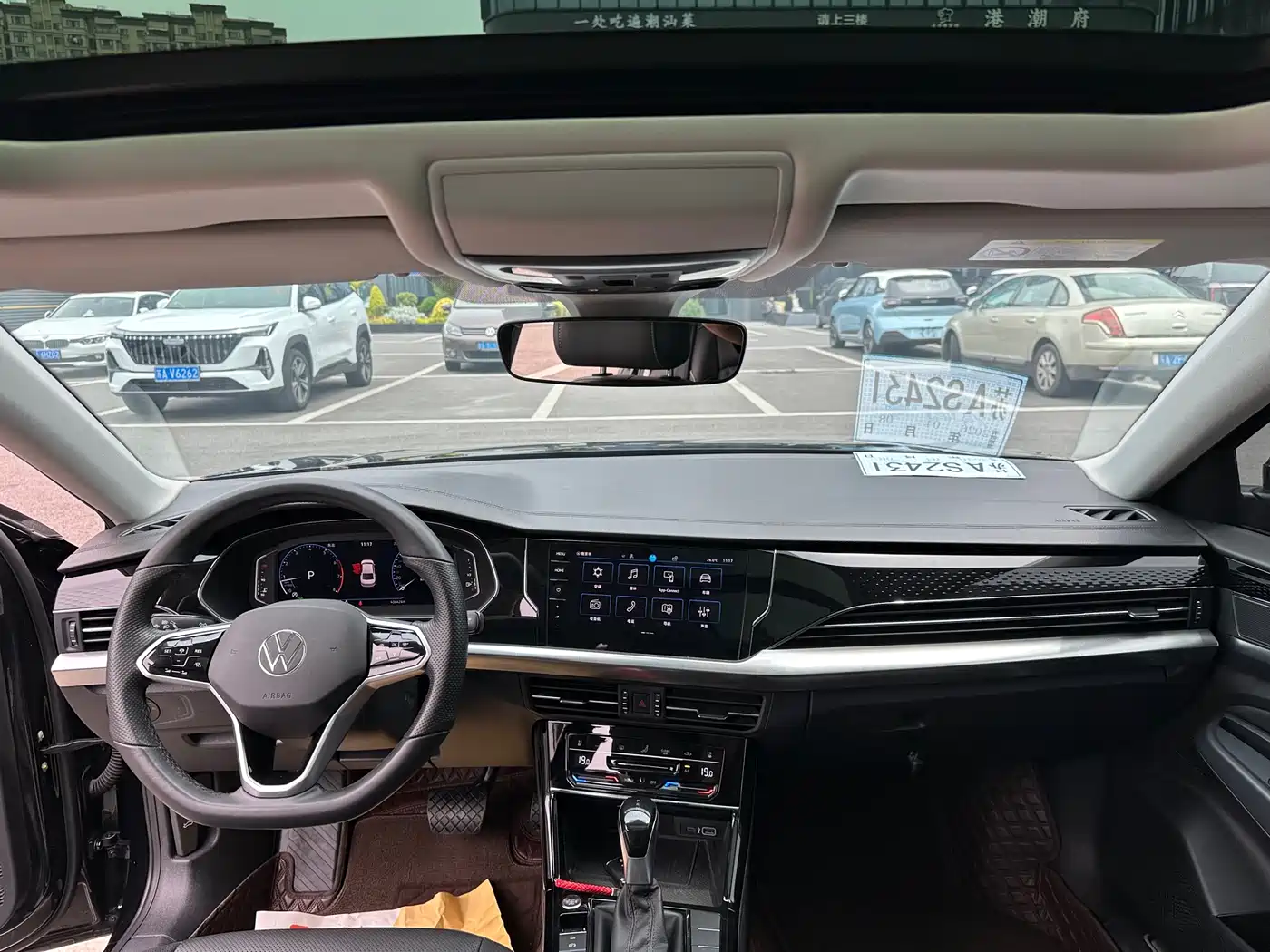 Volkswagen Passat 2023 330TSI Starlight Luxury Edition фото 12