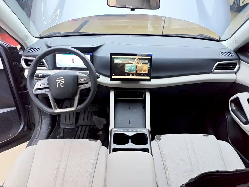 BYD Yuan UP 2026 2025 Model 301KM Navigator
