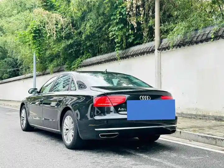 Фото 3 - Audi A8
